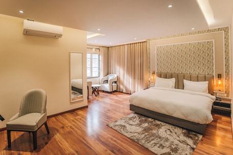 1 bedroom, Egyptian cotton sheets, premium bedding, memory foam beds