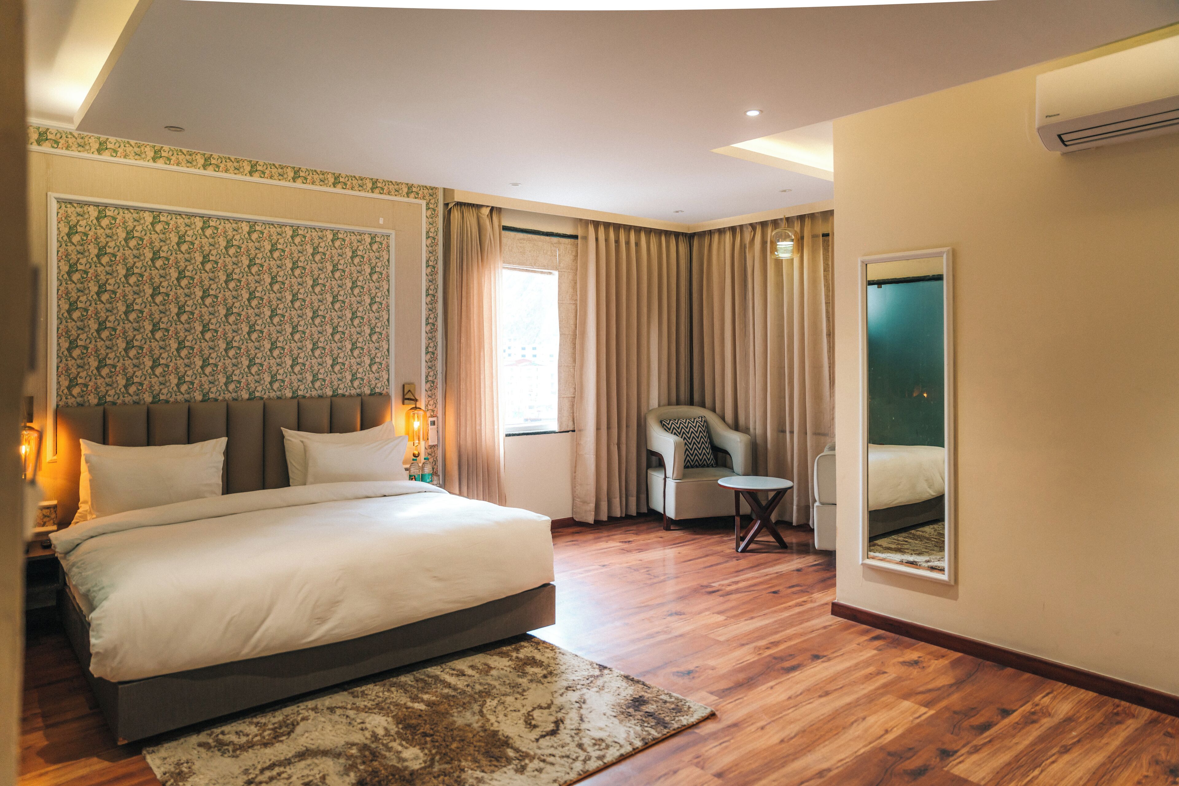 埃及棉床單、高級寢具、記憶床墊、客房內保險箱