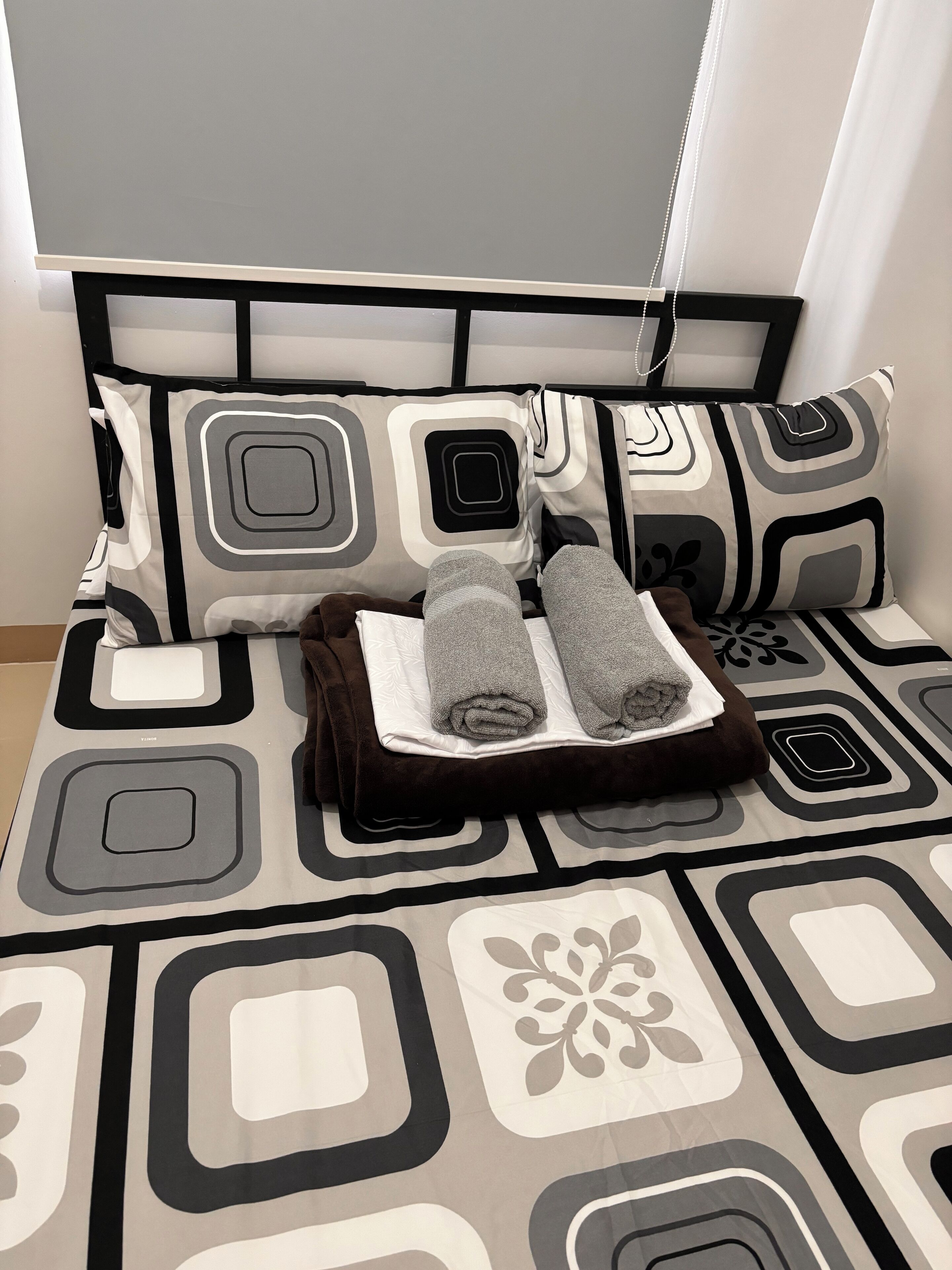 1 bedroom, desk, free WiFi, bed sheets