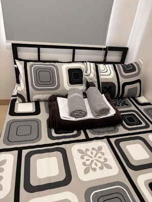 1 dormitori, escriptori, wifi gratuïta i roba de llit