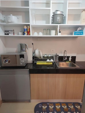 Fridge, microwave, stovetop, electric kettle