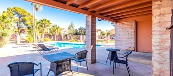 Charming dog-friendly, 2BR/1BA w/ Pool, Mountain Views – Low Summer Rates! 🏖️