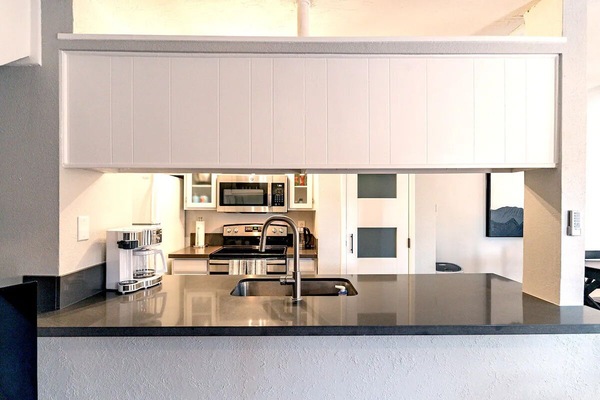 Microondas, horno, parrilla de estufa y lavavajillas