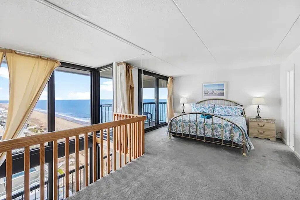 4 室のベッドルーム、デスク、アイロン / アイロン台、旅行用ベビーベッド