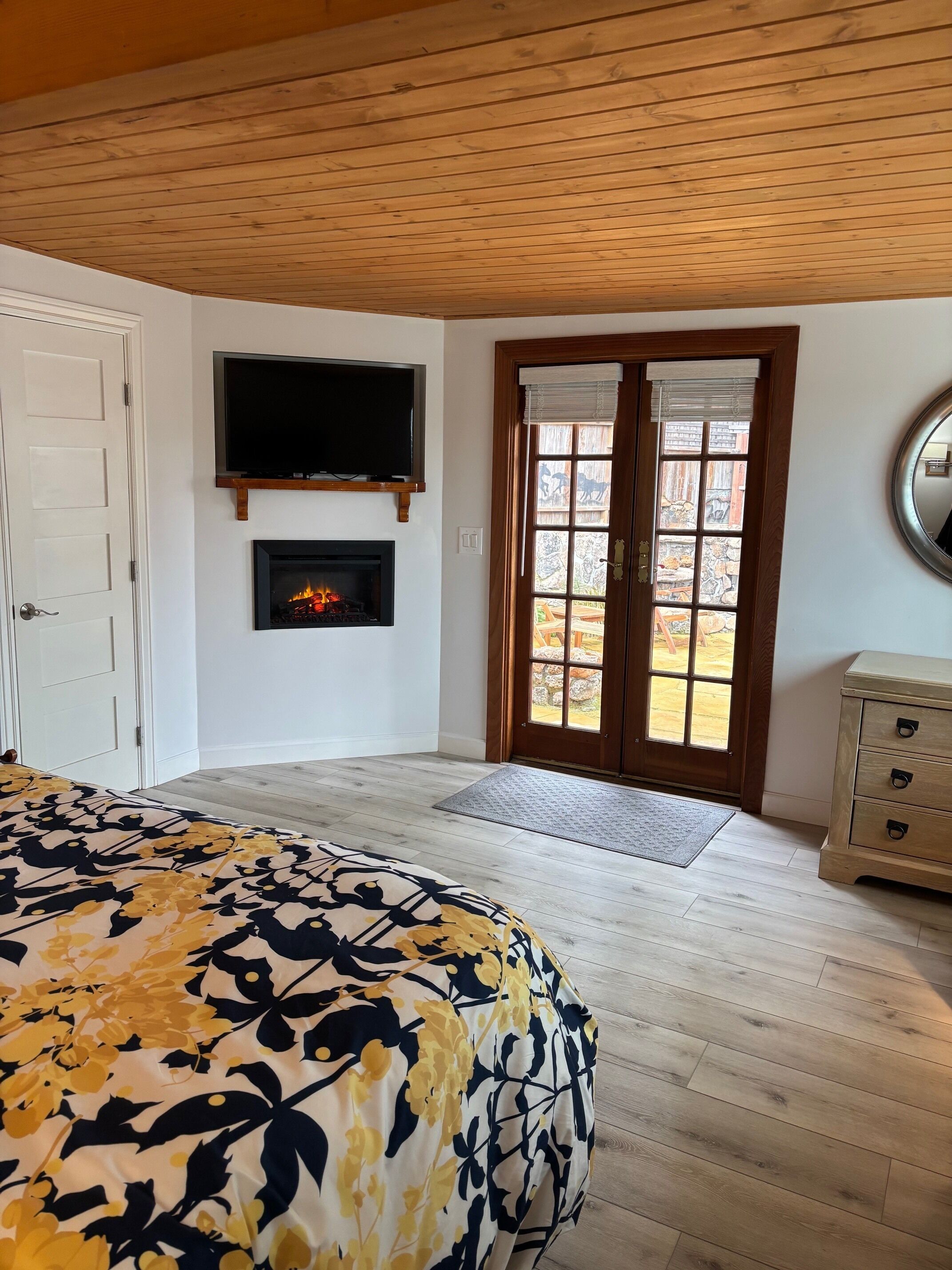 Family Cottage | Premium bedding, individually decorated, individually furnished