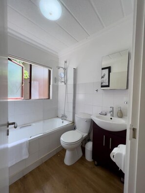 Toallas, jabón, papel higiénico