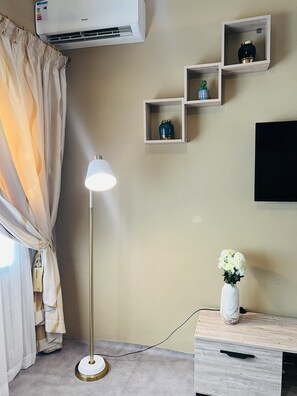 Interior - Welcome to our cozy two-bedroom house with an inviting atmosphere you will love (Accra)