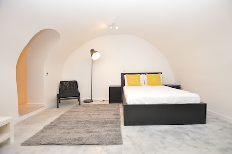 Basement Floor Studio | 1 bedroom, hypo-allergenic bedding, iron/ironing board, free WiFi