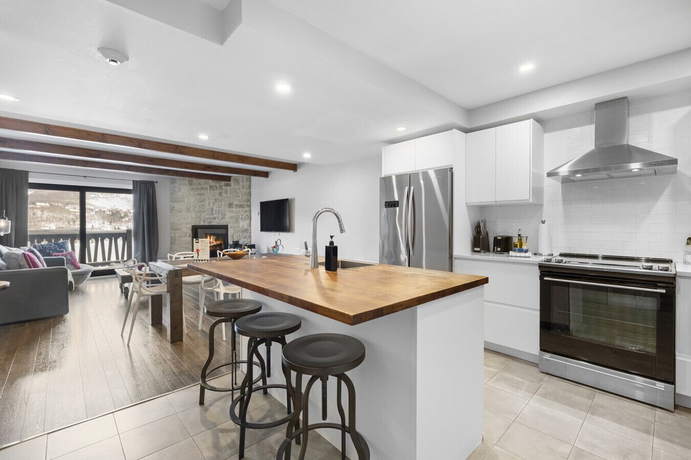 Refrigerador, microondas, horno y parrilla de estufa 