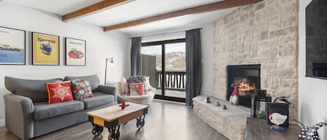 スマートテレビ、暖炉