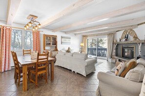 Unclassified image, 2 of 20, button - The `VIEW` a place for quality country living (Mont-Tremblant)