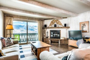 Smart-tv en een open haard