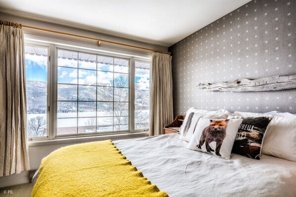 2 slaapkamers, een strijkplank/strijkijzer, gratis wifi, beddengoed