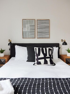 3 bedrooms, desk, iron/ironing board, travel crib - Urban Gem in Le Plateau by Denstays (Montréal)