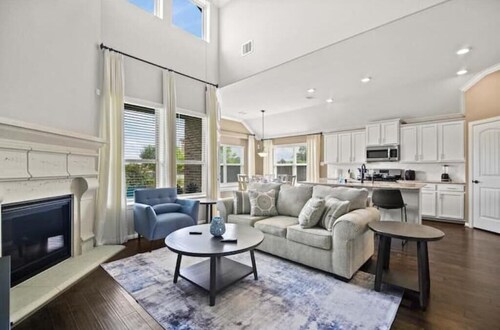 Luxurious home With Lake View