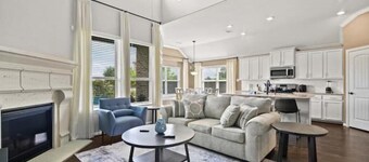 Luxurious home With Lake View