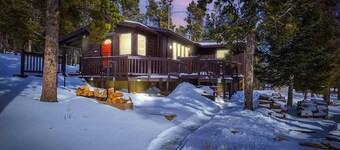 Charming Mountain Cabin- Modern and Private Fully remodeled, high-speed internet