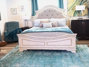 1 Schlafzimmer, Zimmersafe, Schreibtisch, Bügeleisen/Bügelbrett