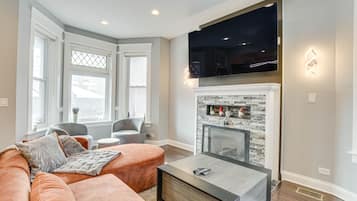 TV, fireplace