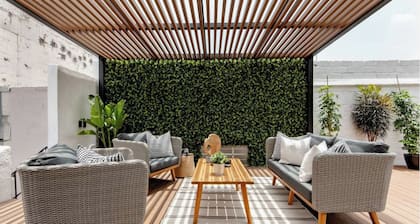 Masaryk's Gem: 3BR/3BA + Office, Parking,Rooftop