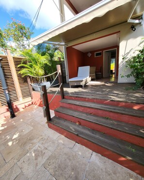 Terrace/patio - Bas de Villa 4 Pers Accès Direct Espace Détente, Piscine Privée, 5mn Plage (Les Trois-Îlets)