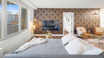 3 bedrooms, desk, iron/ironing board, WiFi