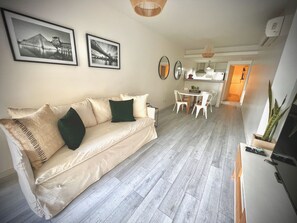 Exclusive Apartment, 1 Bedroom, City View (PV1) | Television - Exclusive Apartment in the Heart of Palermo Viejo PV1 by Apartments Bariloche (Buenos Aires)