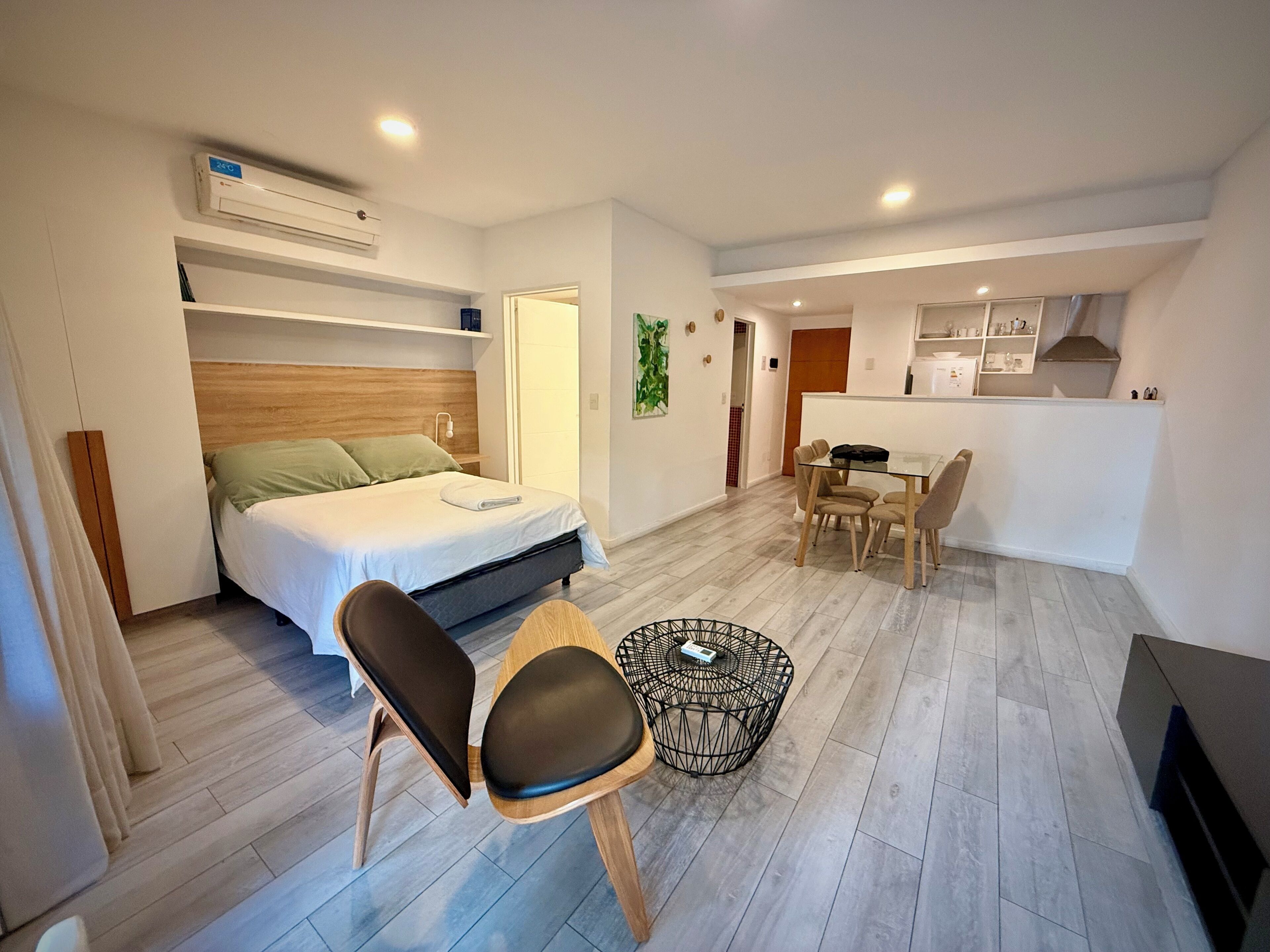 Estudio, balcón, vista a la ciudad (PV4) | 1 habitación, ropa de cama de alta calidad y edredón 