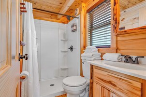 Comfort Cabin | Bathroom | Towels