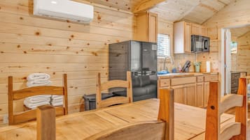 华丽小屋 | 起居区 | 43-英寸智能电视(配备卫星频道)