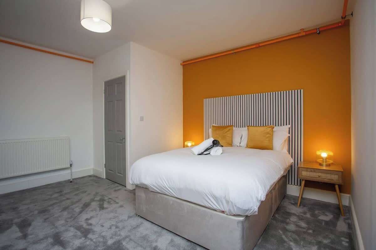 1 slaapkamer, een strijkplank/strijkijzer, gratis wifi, beddengoed