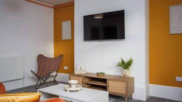 Een smart-tv en een kantoor
