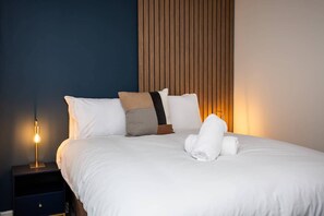 2 habitaciones, escritorio, tabla de planchar con plancha y wifi gratis