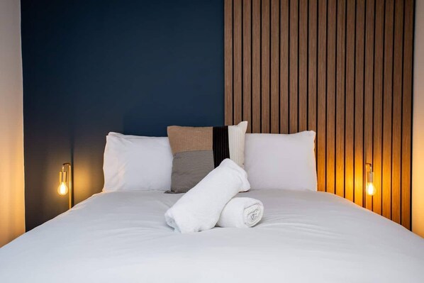 2 habitaciones, escritorio, tabla de planchar con plancha y wifi gratis 