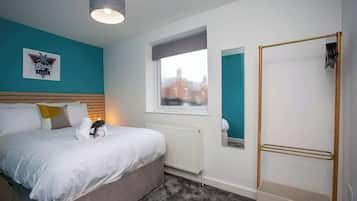 1 habitación, tabla de planchar con plancha, wifi gratis y ropa de cama