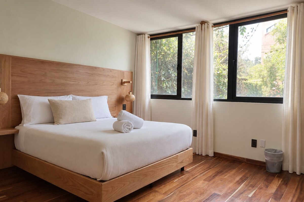 Panoramic Room | Premium bedding, desk, laptop workspace, blackout drapes