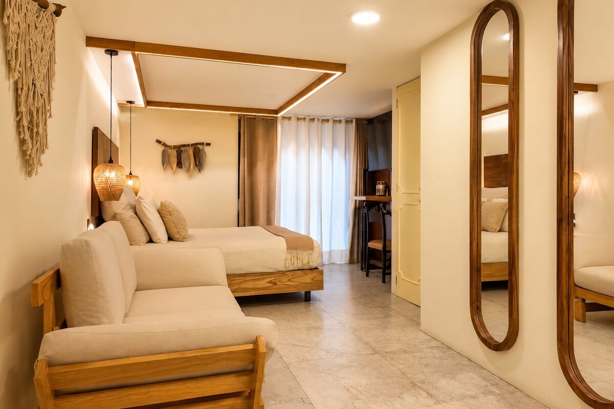 Grand Room, 1 Bedroom | Premium bedding, desk, laptop workspace, blackout drapes