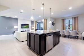 Interior - Collect moments not things/enjoy DISNEY and more (Kissimmee)