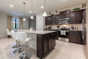 Fridge, microwave, oven, stovetop - Collect moments not things/enjoy DISNEY and more (Kissimmee)