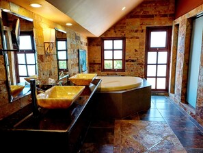 Jetted bath, hair dryer, towels, soap - Rosa Dei Venti B & B (Tronadora)