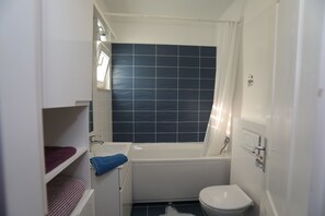 ヘアドライヤー、タオル、石鹸、シャンプー