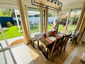 Dining - Appart de vacances haut standing en bord de mer! (Antibes)