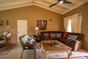 Living area - Trove Manor (St. Ann's Bay)