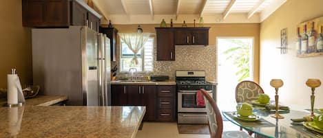 Deluxe House | Private kitchen | Fridge, microwave, stovetop, electric kettle