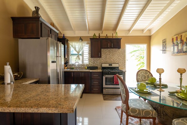 Deluxe House | Private kitchen | Fridge, microwave, stovetop, electric kettle - Trove Manor (St. Ann's Bay)