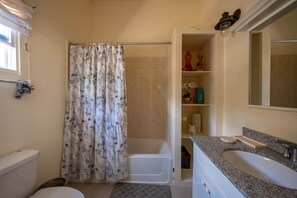 Bathroom - Trove Manor (St. Ann's Bay)