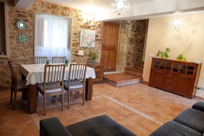 Dining - A QUINTA DAS MACEIRAS (A Estrada)
