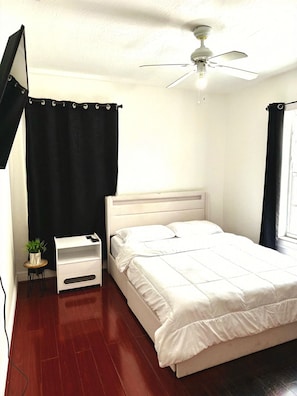 3 bedrooms, desk, iron/ironing board, free WiFi