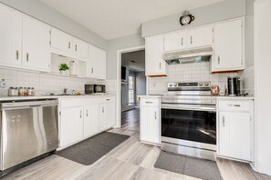Fridge, microwave, stovetop, dishwasher - 5 Mi to Fort Moore: Quiet Columbus Home w/ Yard (Columbus)