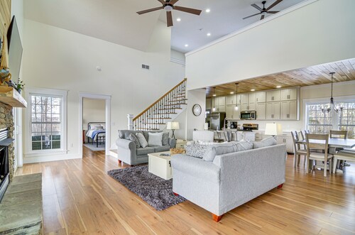 Dale Hollow Cottage w/ Covered Porch & Lake Views!